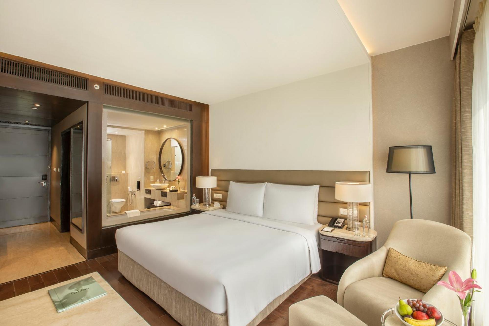 เดอะ ลีลา เดลี แอมเบียนซ์ คอนเวนชั่น โฮเต็ล Hotel นิวเดลี ภายนอก รูปภาพ