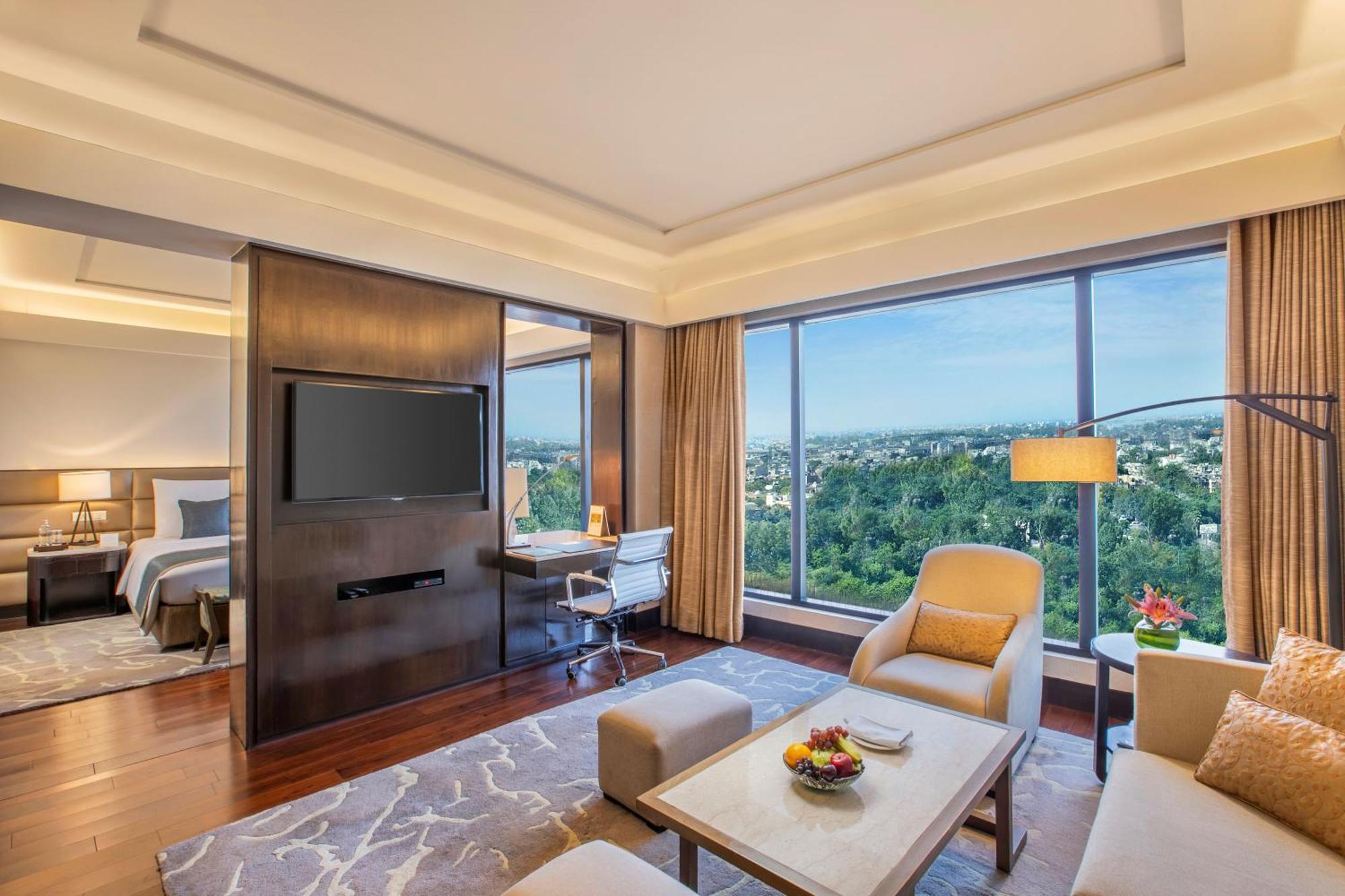 เดอะ ลีลา เดลี แอมเบียนซ์ คอนเวนชั่น โฮเต็ล Hotel นิวเดลี ภายนอก รูปภาพ Suite at the hotel