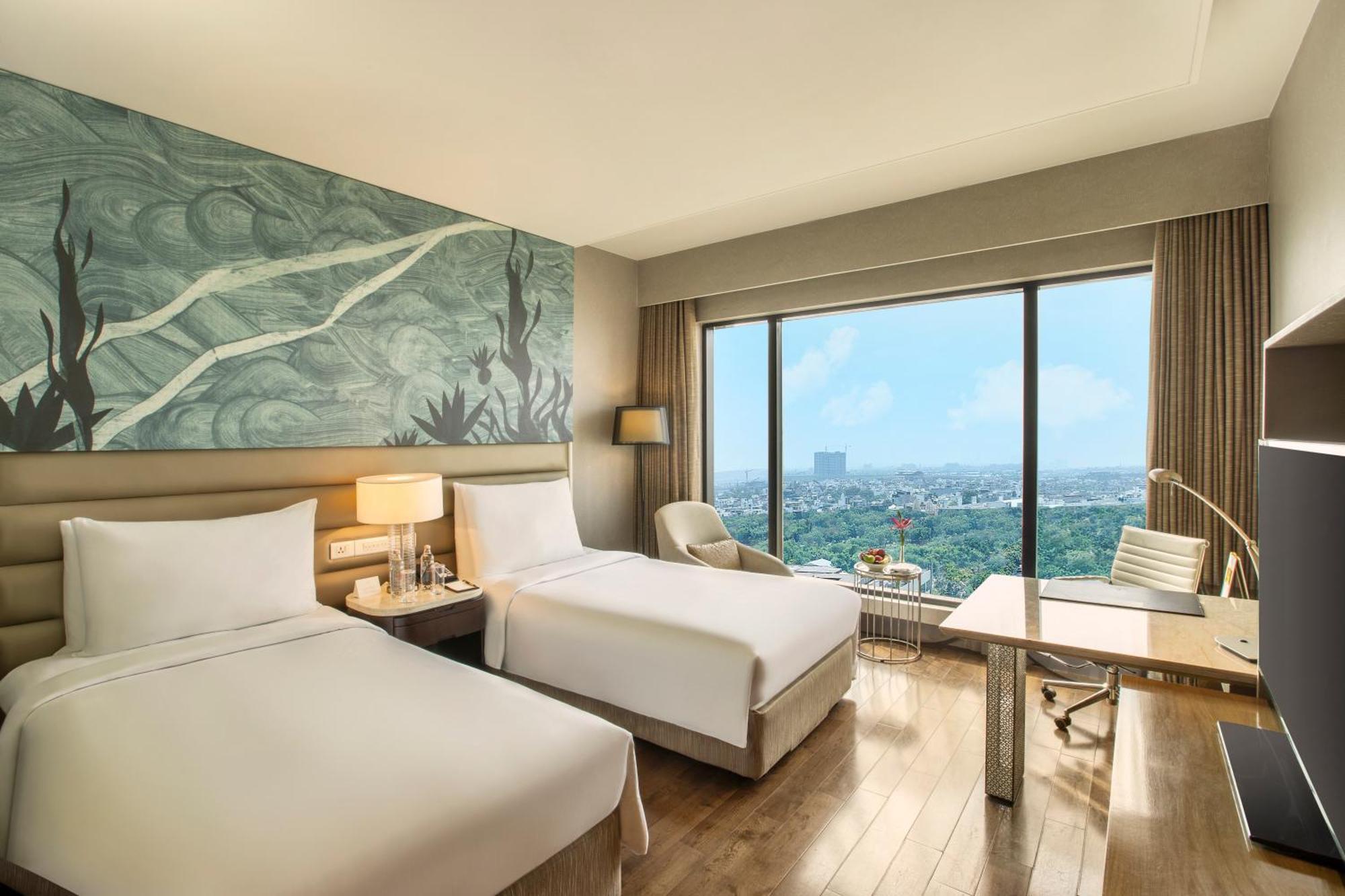 เดอะ ลีลา เดลี แอมเบียนซ์ คอนเวนชั่น โฮเต็ล Hotel นิวเดลี ภายนอก รูปภาพ