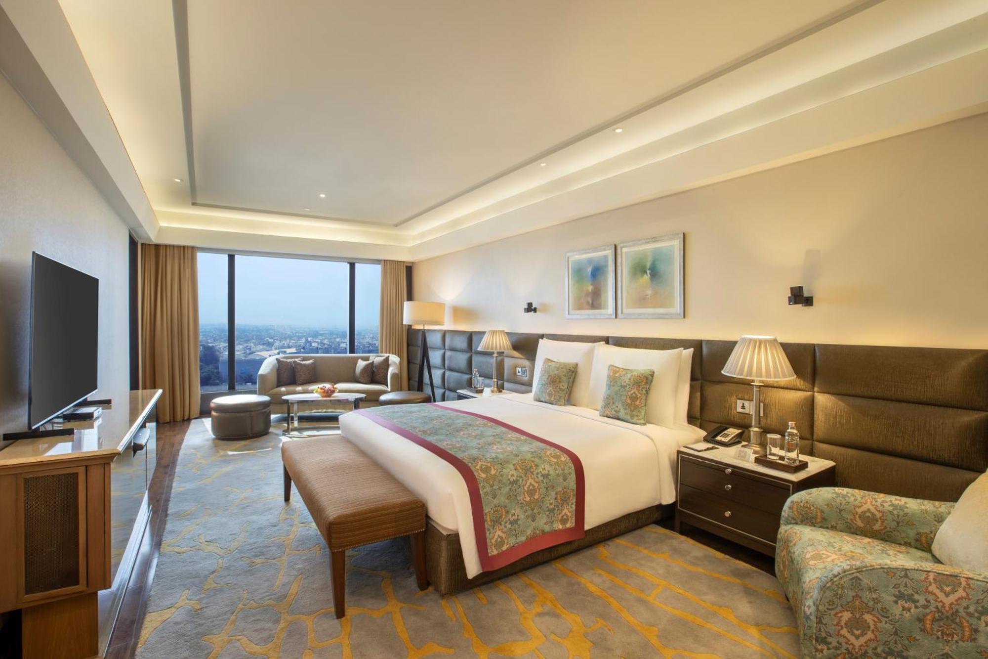 เดอะ ลีลา เดลี แอมเบียนซ์ คอนเวนชั่น โฮเต็ล Hotel นิวเดลี ภายนอก รูปภาพ A suite at the Taj Bengal