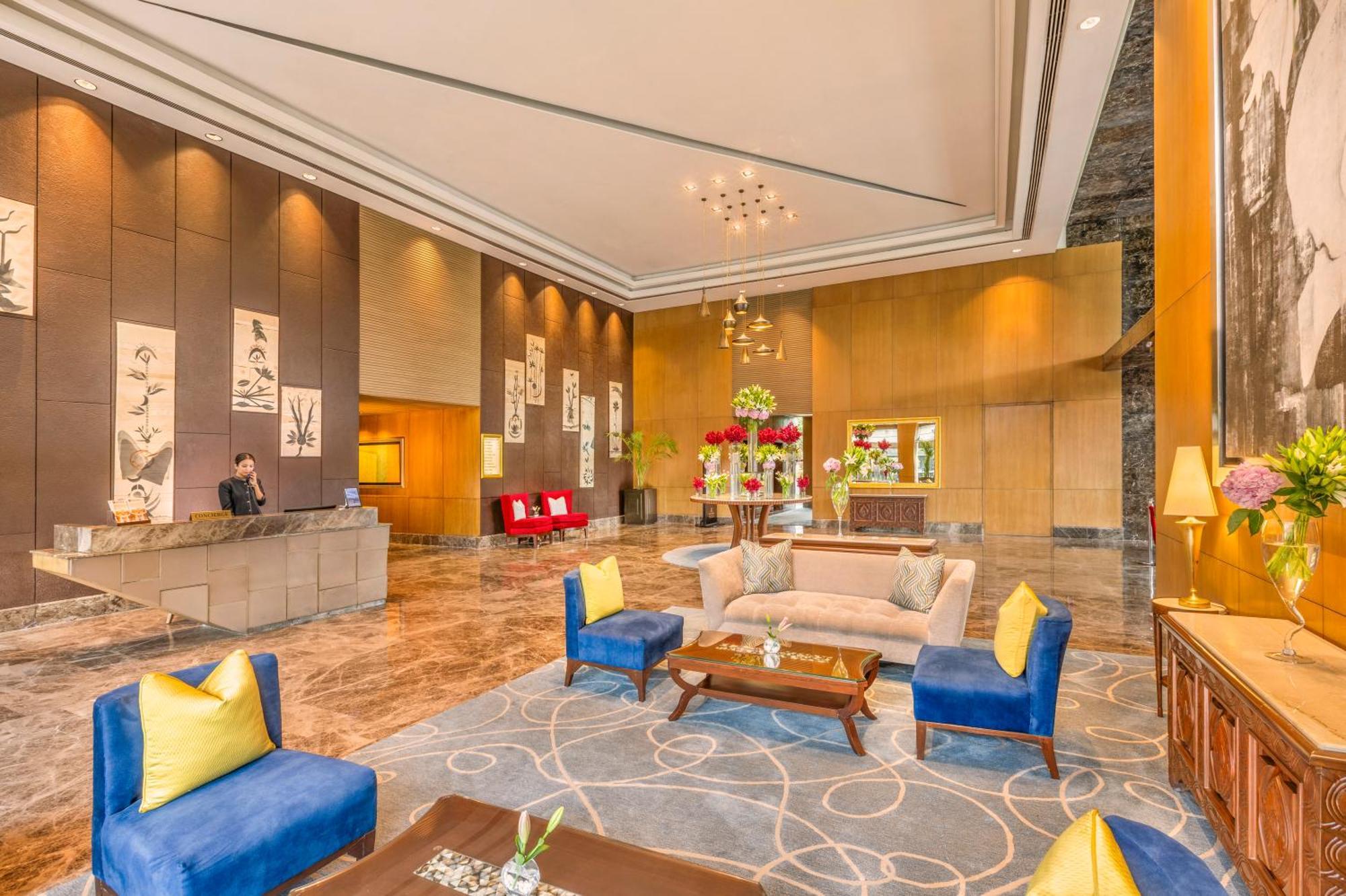 เดอะ ลีลา เดลี แอมเบียนซ์ คอนเวนชั่น โฮเต็ล Hotel นิวเดลี ภายนอก รูปภาพ Lobby