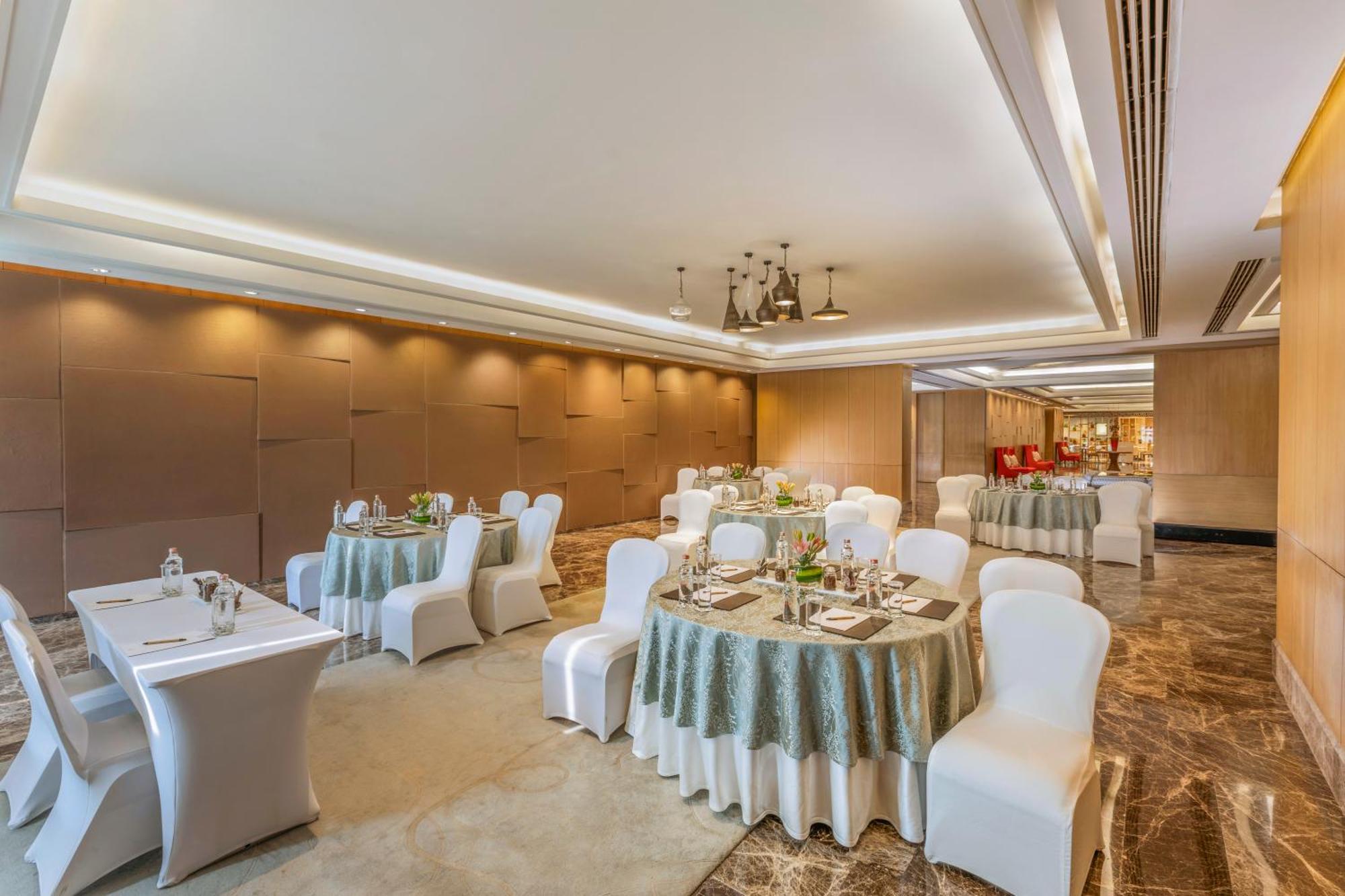 เดอะ ลีลา เดลี แอมเบียนซ์ คอนเวนชั่น โฮเต็ล Hotel นิวเดลี ภายนอก รูปภาพ The Imperial Ball Room