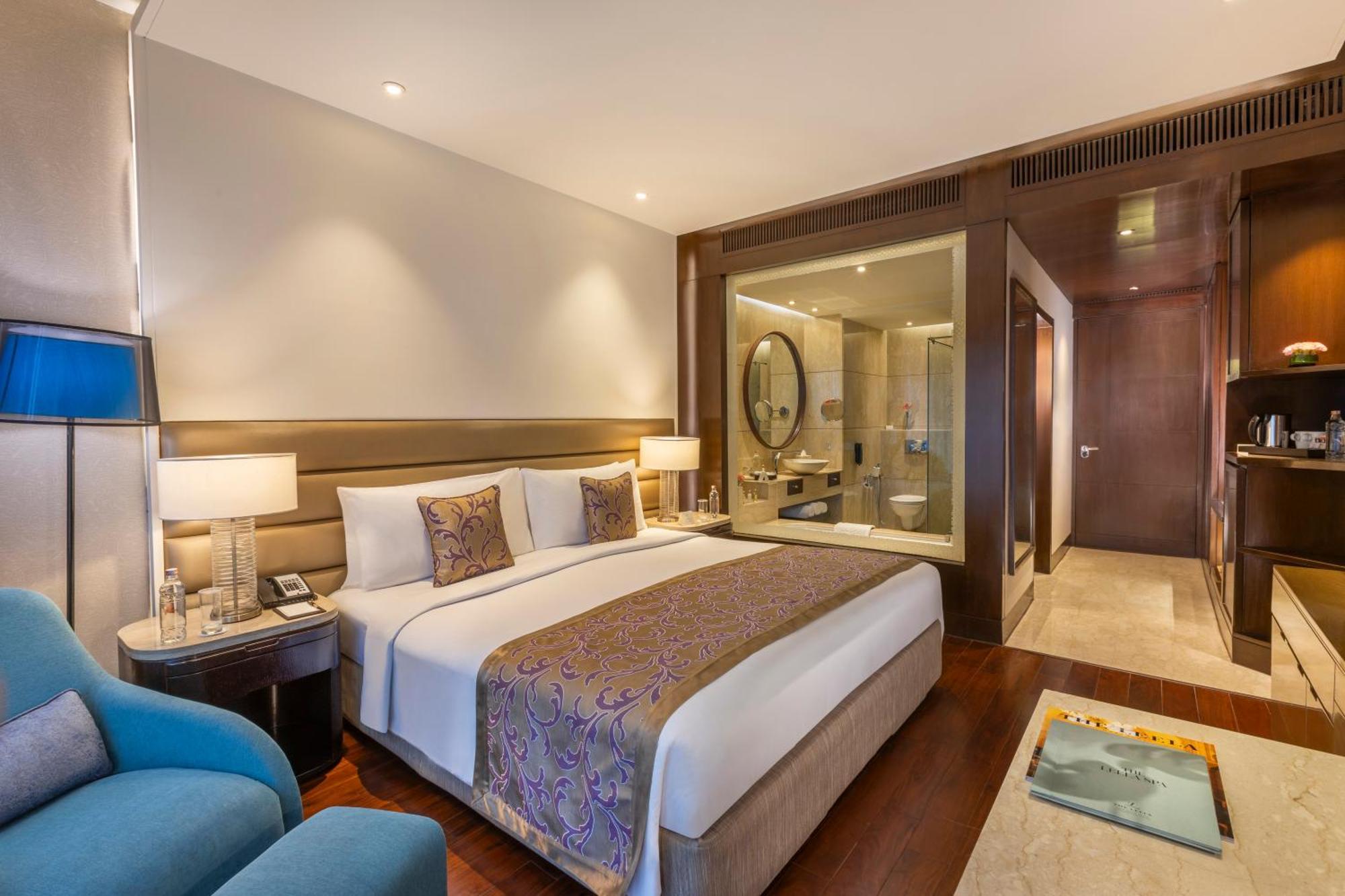 เดอะ ลีลา เดลี แอมเบียนซ์ คอนเวนชั่น โฮเต็ล Hotel นิวเดลี ภายนอก รูปภาพ A room at the Taj Bengal